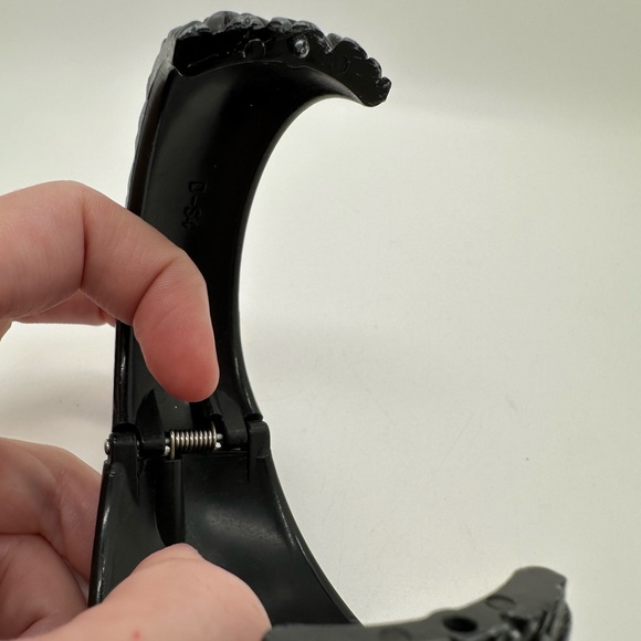 Plastic silver and black colors owl hinge bangle bracelet - Picture 7 of 7